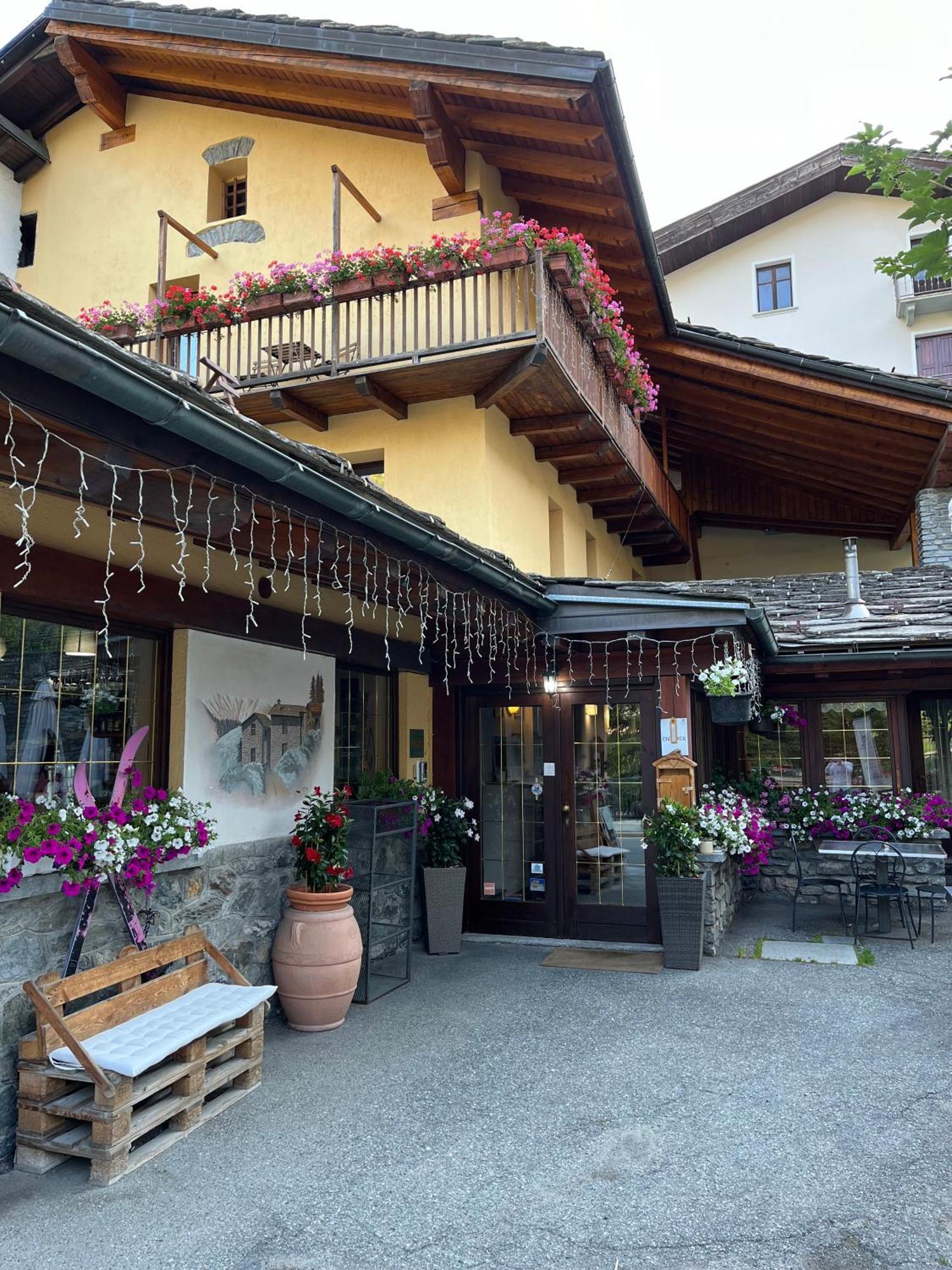 Hotel Coeur Du Village ラ・トゥイール エクステリア 写真